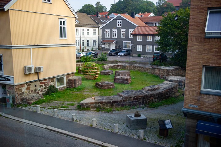 Y193480