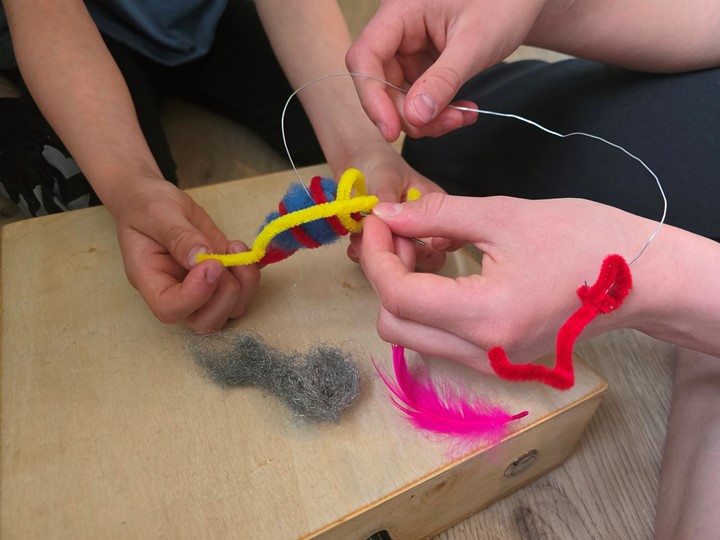 Rytmeskulptur Hender I Arbeid